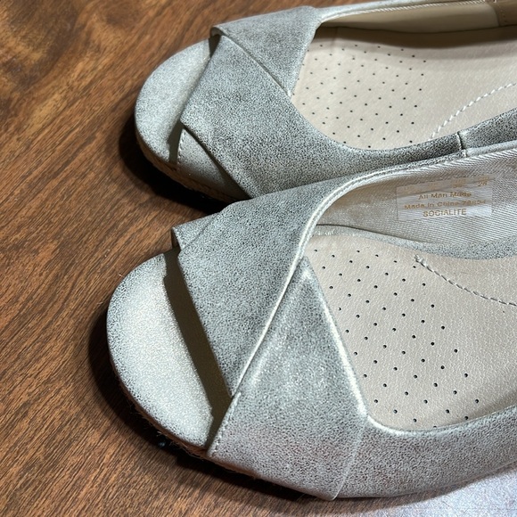 Life Stride Women's Socialite slingback wedge sandal Platino Gold - Picture 7 of 9